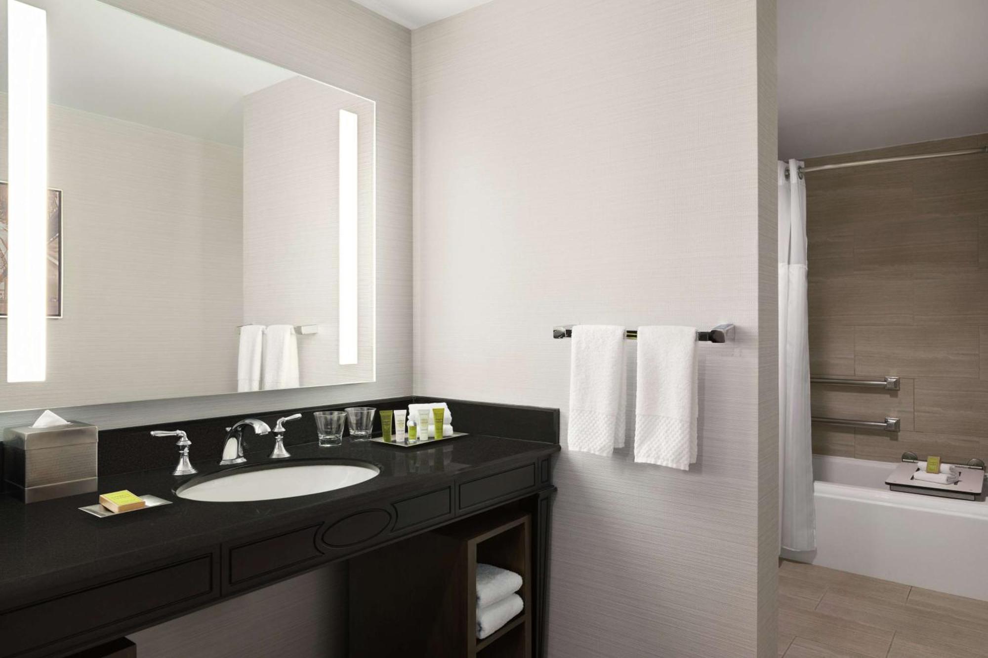 Hilton New Orleans / St. Charles Avenue Hotel Екстериор снимка