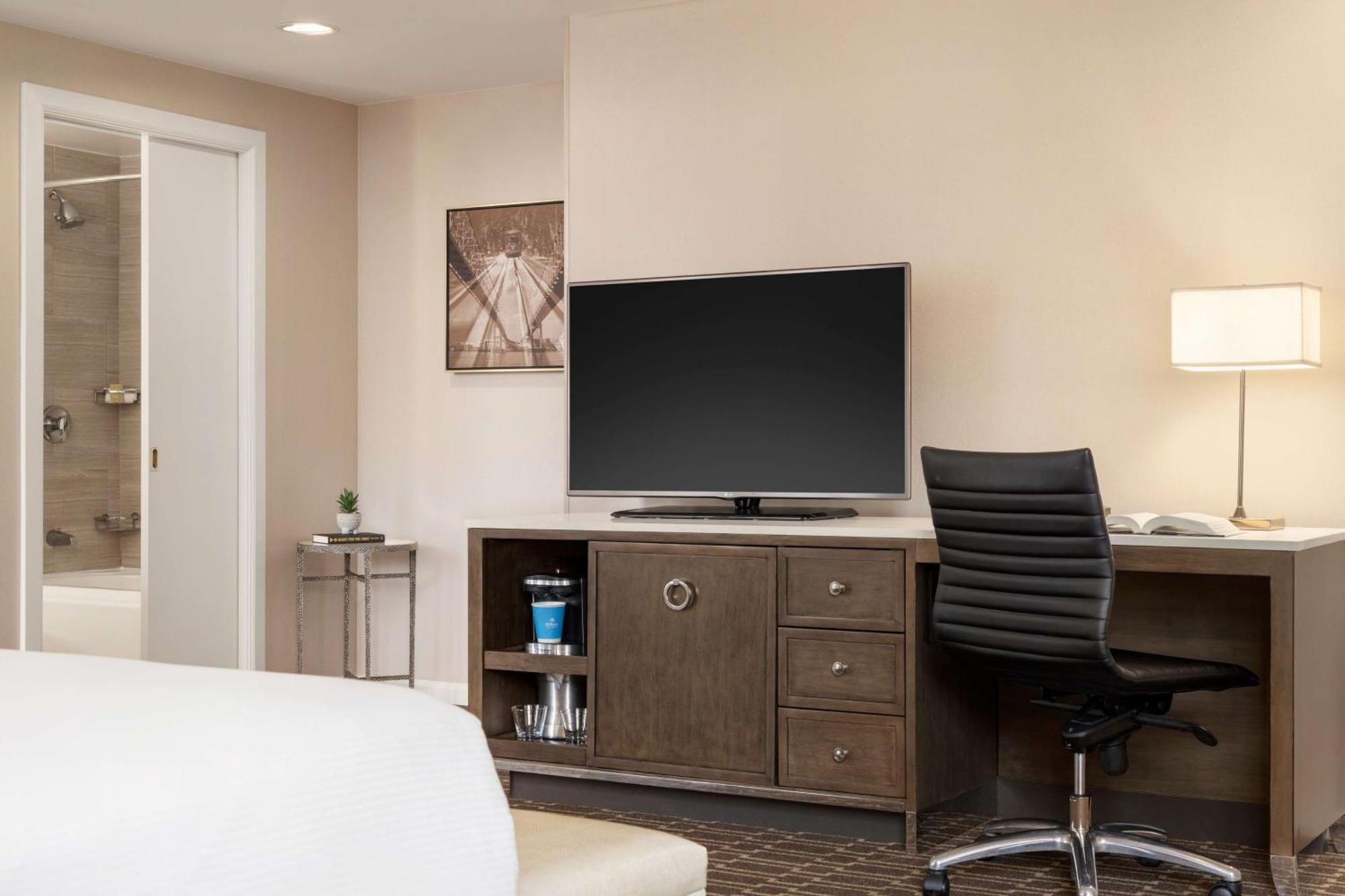 Hilton New Orleans / St. Charles Avenue Hotel Екстериор снимка